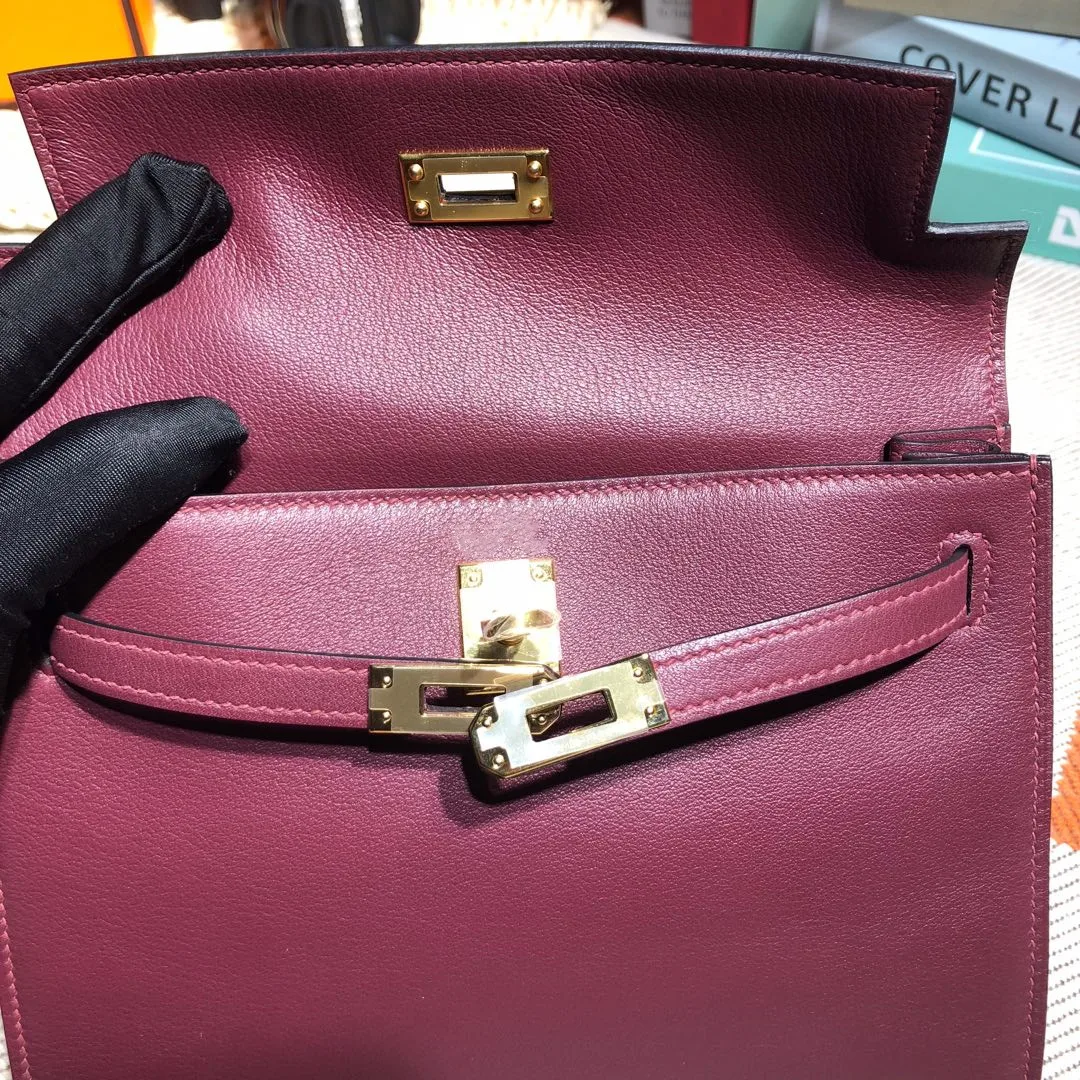 Handmade DESIGNERS DanSe PURSE,BAND MINI HANDBAG,22CM,Burgundy MINI BAG,Swfit Leather,Wax Lline Stitching,
Handmade DESIGNERS DanSe PURSE,BAND MINI HANDBAG,22CM,Burgundy MINI BAG,Swfit Leather,Wax Lline Stitching,