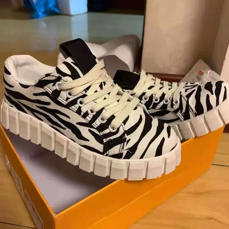 2021 Woman's Vulcanized Shoes Sneakers Lace-Up Solid Casual Platform Canvas Flat Shoes Without Heels Female Flats Ladies Floor
2021 Woman's Vulcanized Shoes Sneakers Lace-Up Solid Casual Platform Canvas Flat Shoes Without Heels Female Flats Ladies Floor
