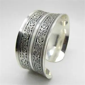 Women Vintage Bracelets Wide Bird Plum Blossom Flower Printing Tibet Silver Plated Totem Cuff Bracelets Bangles
Women Vintage Bracelets Wide Bird Plum Blossom Flower Printing Tibet Silver Plated Totem Cuff Bracelets Bangles