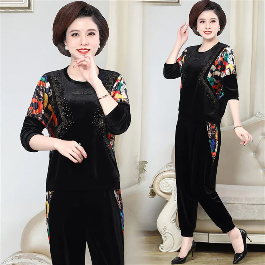 5XL Spring Autumn Middle-aged Women Gold Velvet Suit Loose O Neck Tops+Pants embroidery Sportswear Suit 2 Piece Set
5XL Spring Autumn Middle-aged Women Gold Velvet Suit Loose O Neck Tops+Pants embroidery Sportswear Suit 2 Piece Set