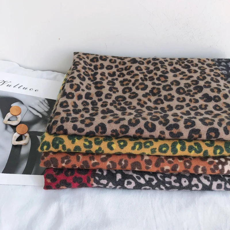 New style cashmere thermal scarf in autumn and winter 2020.European American style color matching leopard scarf. Fashion shawl 
New style cashmere thermal scarf in autumn and winter 2020.European American style color matching leopard scarf. Fashion shawl