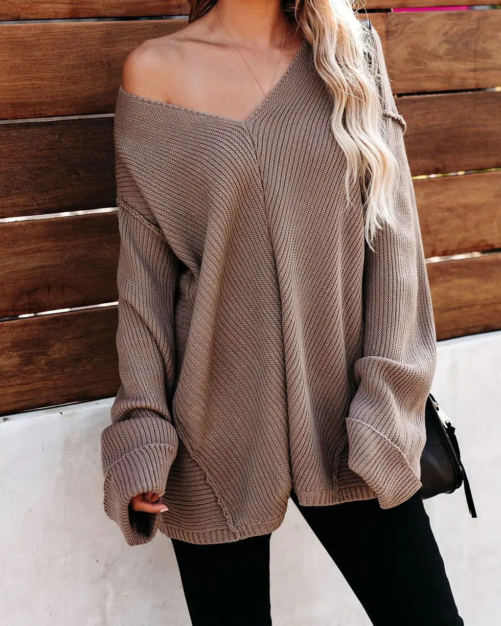 2021 new women's sweater stitching V-neck large size sweater pure color pullover
2021 new women's sweater stitching V-neck large size sweater pure color pullover