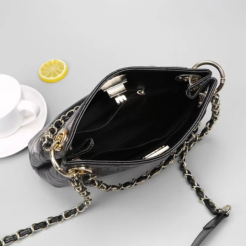 San Maries European Retro Fashion Ladies Tote Bags high Quality Quality Oil Wax Leather Women's Handbag Chain Tote Shoulder Bag
San Maries European Retro Fashion Ladies Tote Bags high Quality Quality Oil Wax Leather Women's Handbag Chain Tote Shoulder Bag