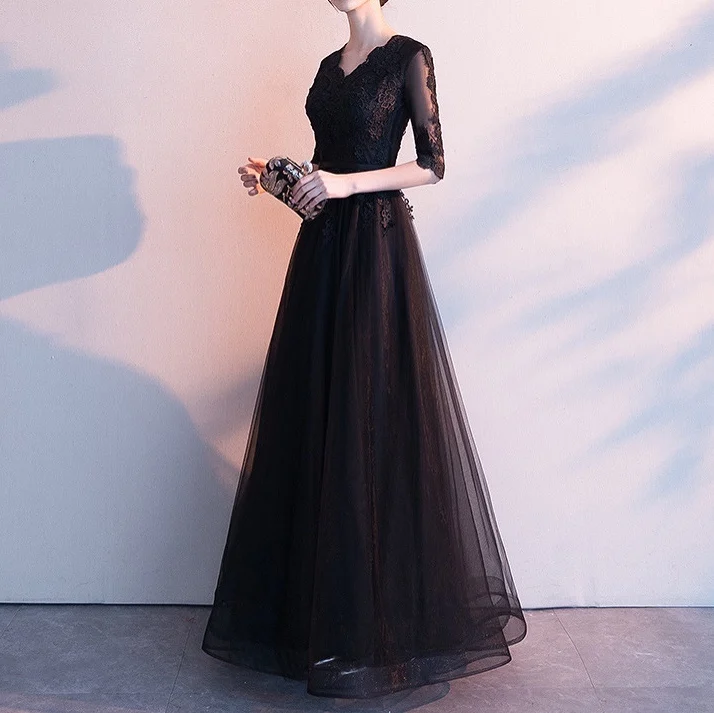2021 Tulle Black Mother Of The Bride Dresses Half Sleeve Emboridery Lace V-Neck A-line Wedding Party Elegant Banquet Party Gowns
2021 Tulle Black Mother Of The Bride Dresses Half Sleeve Emboridery Lace V-Neck A-line Wedding Party Elegant Banquet Party Gowns