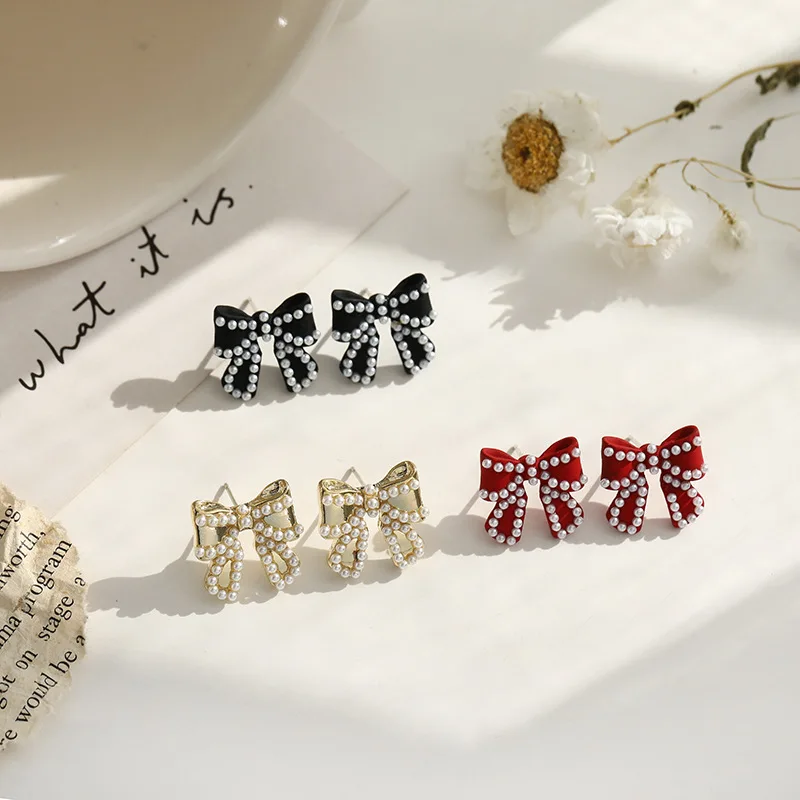2020 New Fashion Gold Pink Black Pearl Bowknot Stud Earrings Cute Girl Beautiful Romantic Charm Studs Earrings For Women Jewelry
2020 New Fashion Gold Pink Black Pearl Bowknot Stud Earrings Cute Girl Beautiful Romantic Charm Studs Earrings For Women Jewelry
