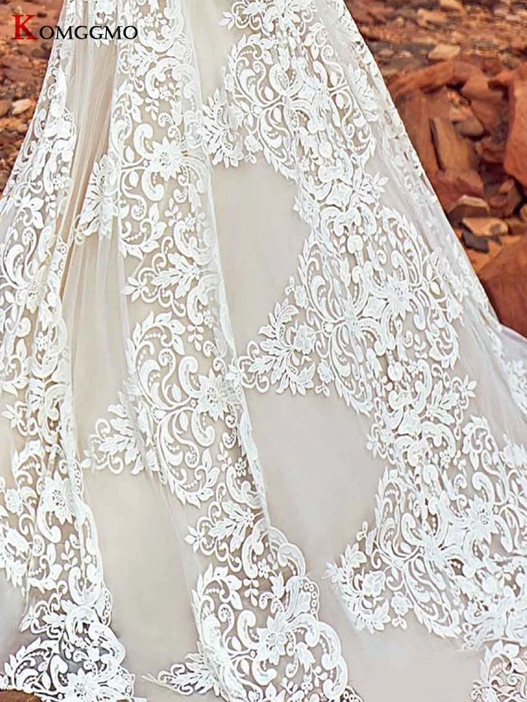 Luxury Sleeveless Illusion O-Neck Bridal Ball Gown Elegant Embroidery Appliques Tulle Court Train Button Back Wedding Dress
Luxury Sleeveless Illusion O-Neck Bridal Ball Gown Elegant Embroidery Appliques Tulle Court Train Button Back Wedding Dress