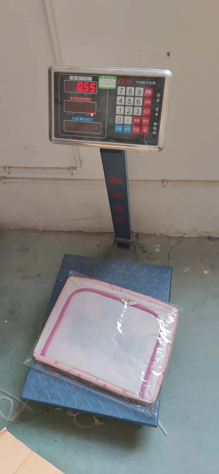 Large Capacity Clothes Storage Bag Organizer with Thick Fabric for Comforters
Large Capacity Clothes Storage Bag Organizer with Thick Fabric for Comforters