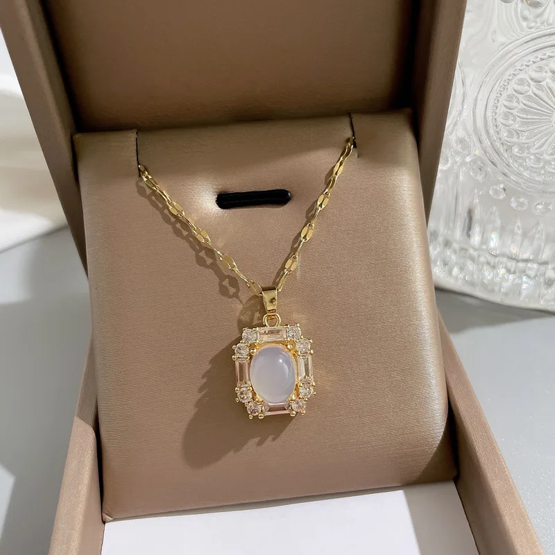 2021 New Vintage Luxury Design Shiny Zircon Pendant Necklace For Women Exquisite Clavicle Chain Wedding Fashion Jewelry Gifts
2021 New Vintage Luxury Design Shiny Zircon Pendant Necklace For Women Exquisite Clavicle Chain Wedding Fashion Jewelry Gifts