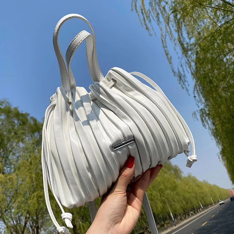 Luxury Folds Design PU Leather Crossbody Bags 2021 Summer Shoulder Handbags and Purses Lady Fashion Bucket Bag
Luxury Folds Design PU Leather Crossbody Bags 2021 Summer Shoulder Handbags and Purses Lady Fashion Bucket Bag