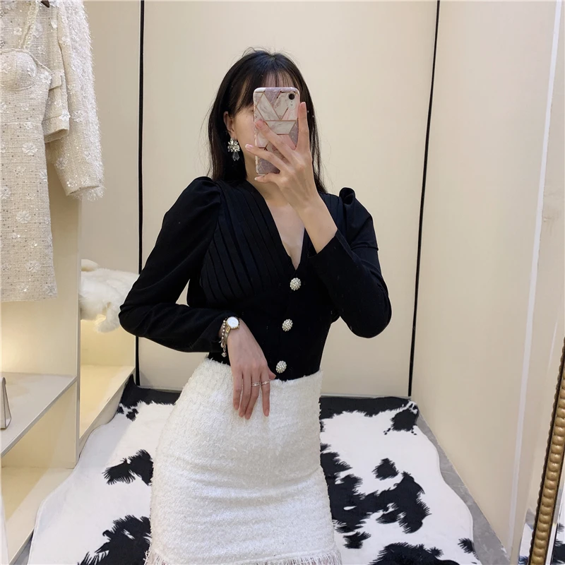 New Women Clothes Spring 2020 Sexy V Collar Water Drill Pleated Long Sleeve Chiffon Satin Shirt Short Tops Lady Blouses
New Women Clothes Spring 2020 Sexy V Collar Water Drill Pleated Long Sleeve Chiffon Satin Shirt Short Tops Lady Blouses