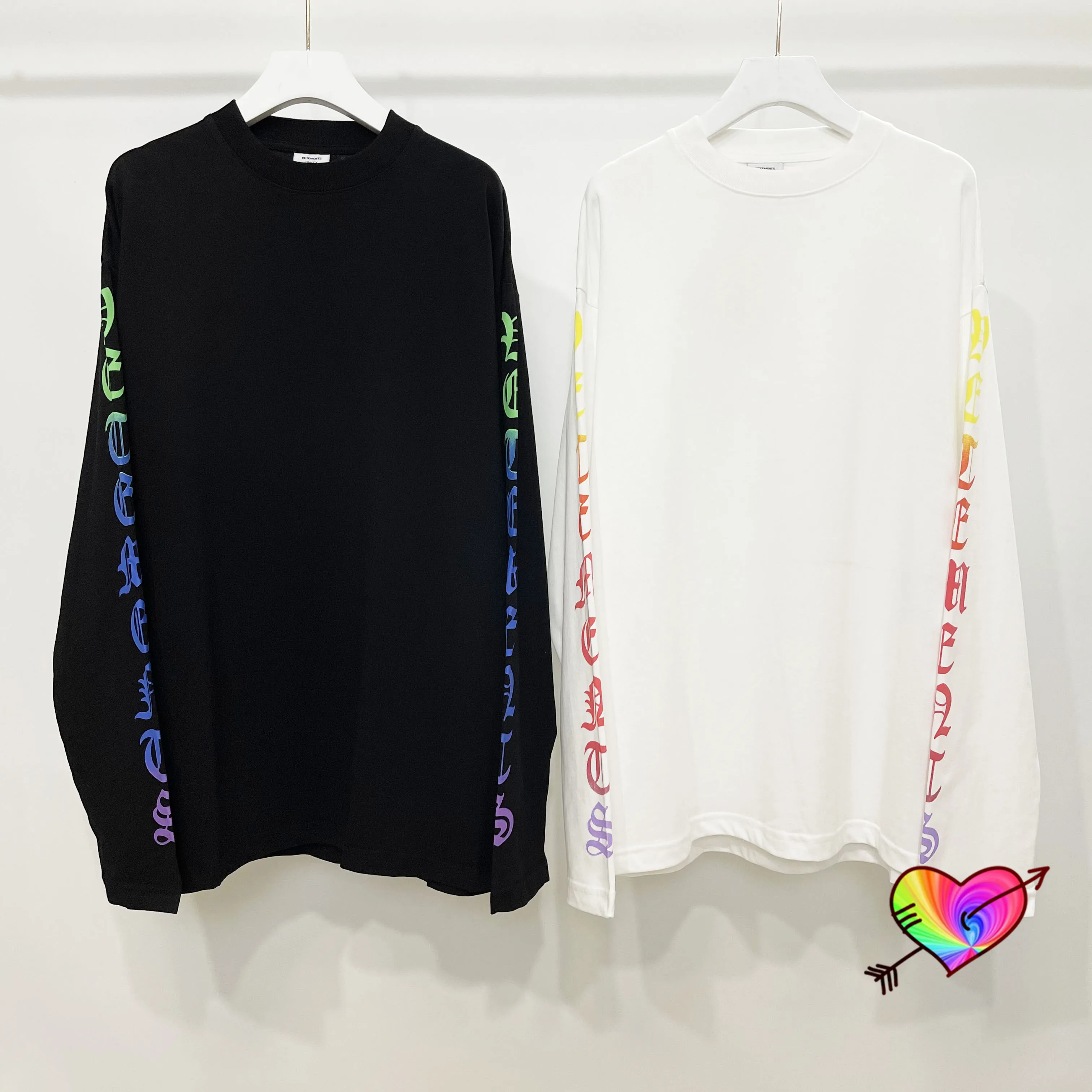 2021 Long Sleeve VETEMENTS T-Shirt Men Women High Quality Rainbow Gothic Logo Print Vetements Tee Back Embroidery Text VTM Tops 
2021 Long Sleeve VETEMENTS T-Shirt Men Women High Quality Rainbow Gothic Logo Print Vetements Tee Back Embroidery Text VTM Tops