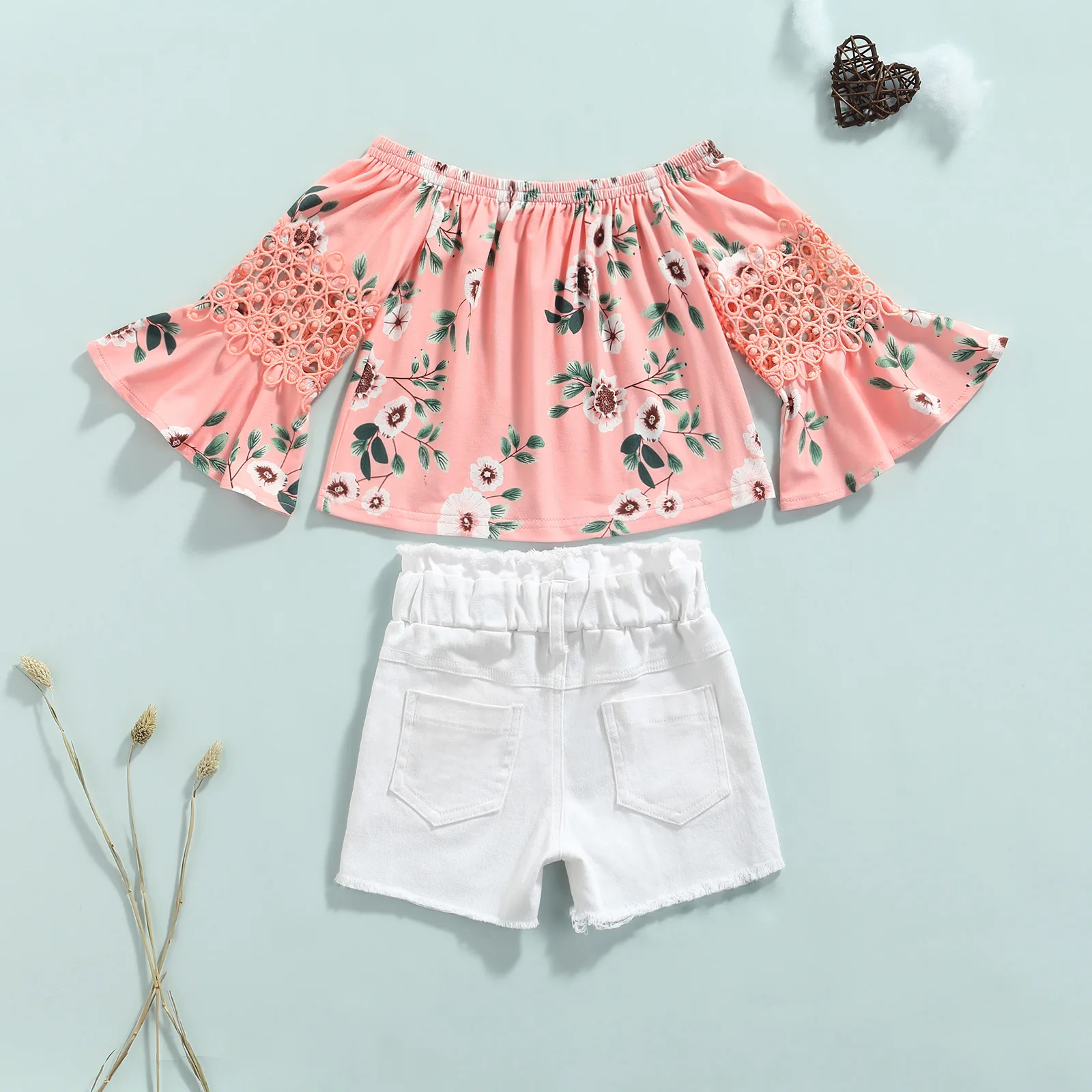 Girl’s T-shirt and Shorts Set Fashion Flower Trumpet Sleeve Tops and Solid Color Short Pants
Girl’s T-shirt and Shorts Set Fashion Flower Trumpet Sleeve Tops and Solid Color Short Pants