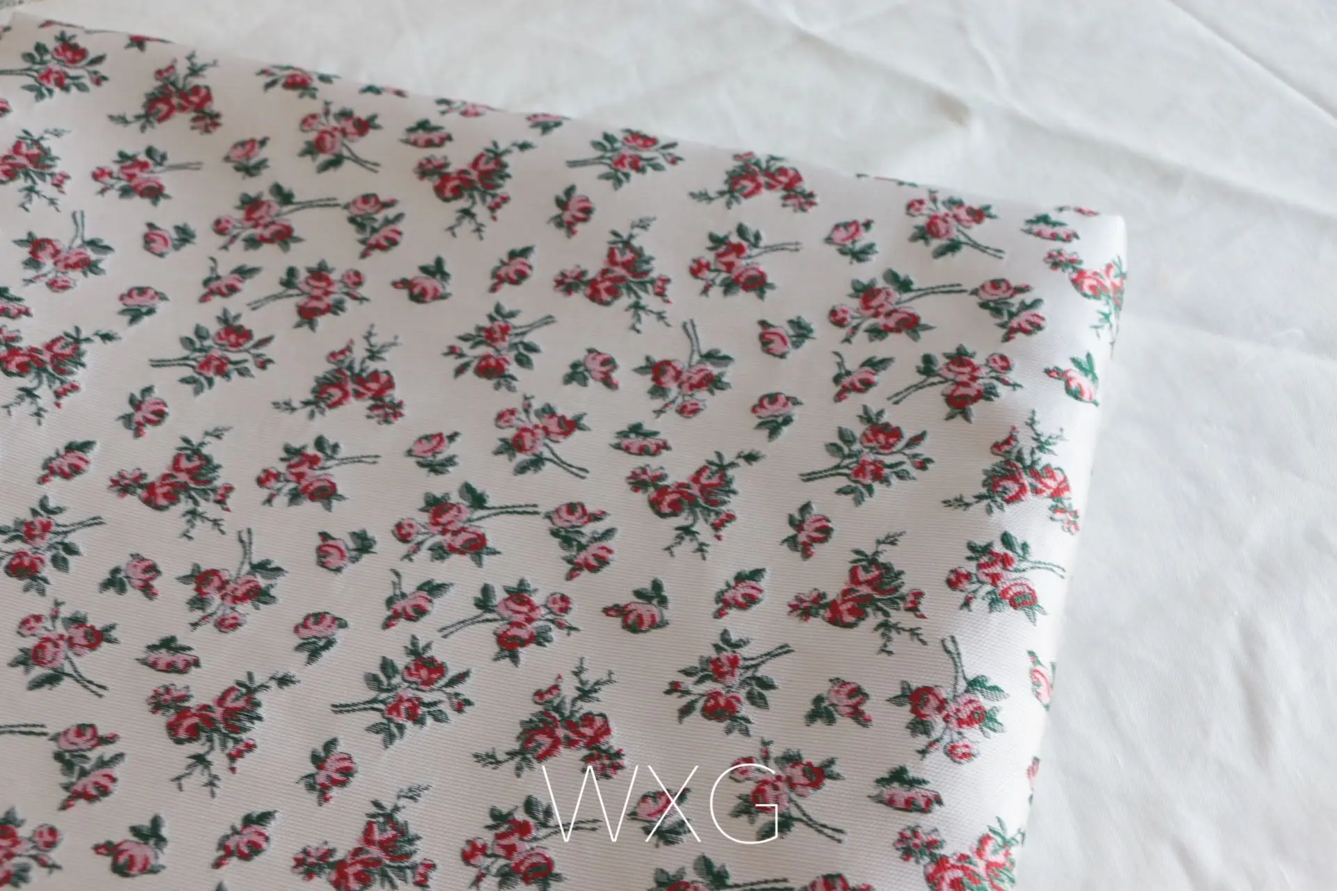 White Background Brocade Three-Dimensional Little Red Flower Floral Jacquard Embroidery Clothing Fabrics Cloth DIY
White Background Brocade Three-Dimensional Little Red Flower Floral Jacquard Embroidery Clothing Fabrics Cloth DIY