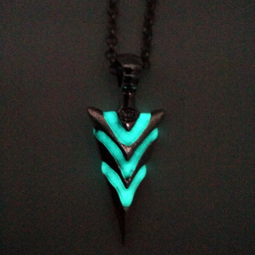 Glowing Green Arrow necklace Knight spear Necklace GLOW in the DARK Luminous pike Pendants & Necklaces women MEN boys girls gift
Glowing Green Arrow necklace Knight spear Necklace GLOW in the DARK Luminous pike Pendants & Necklaces women MEN boys girls gift