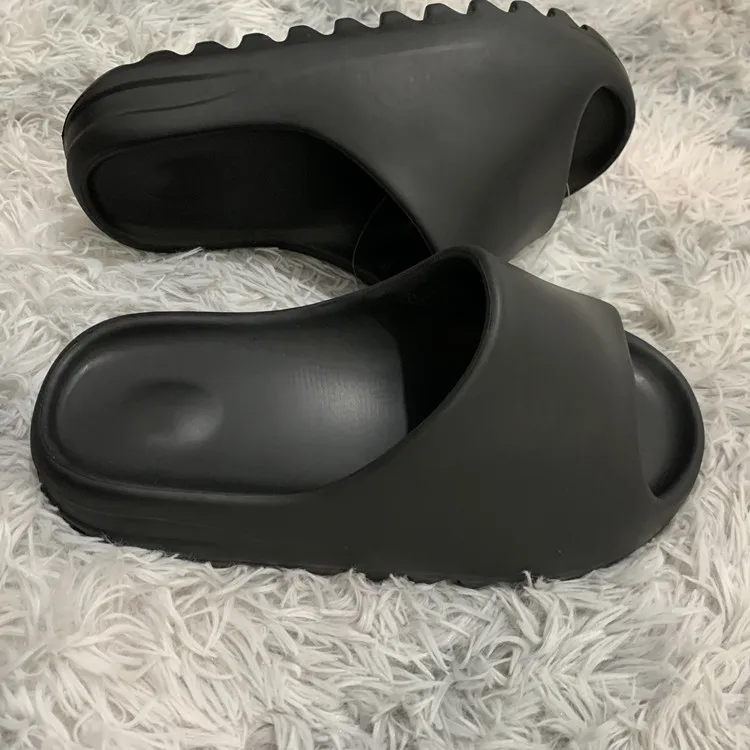Runner Summer Slippers Mens Fashion Solid Color Casual Home Slipper Shoes Eva Non-slip Shoes Womens Beach Slides with box
Runner Summer Slippers Mens Fashion Solid Color Casual Home Slipper Shoes Eva Non-slip Shoes Womens Beach Slides with box
