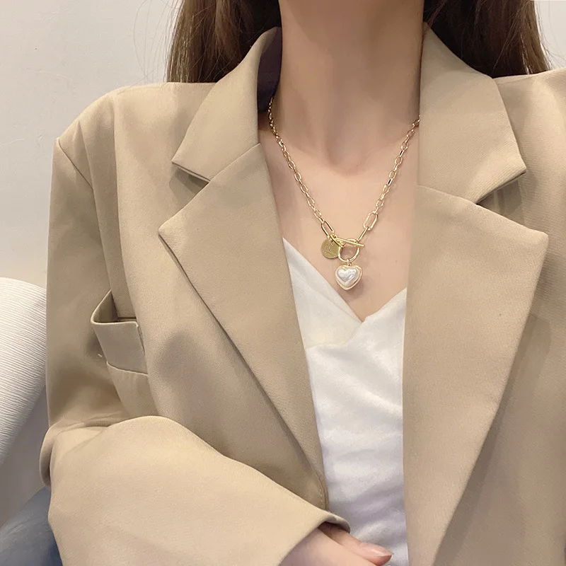 Cool Style Love Pearl Necklace for Female Minimal Light Luxury 2021 Fashion Clavicle Chain Design Summer Pendant
Cool Style Love Pearl Necklace for Female Minimal Light Luxury 2021 Fashion Clavicle Chain Design Summer Pendant