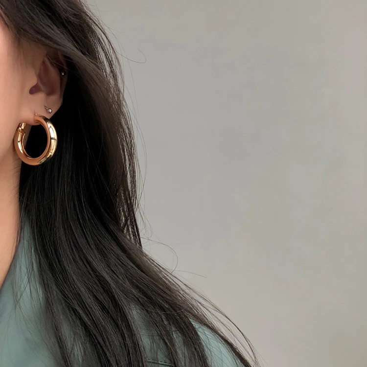 HUANZHI 2019 New Minimalist Gold Metal Large Circle Geometric Round Big Hoop Earrings for Women Girl Wedding Party Jewelry
HUANZHI 2019 New Minimalist Gold Metal Large Circle Geometric Round Big Hoop Earrings for Women Girl Wedding Party Jewelry