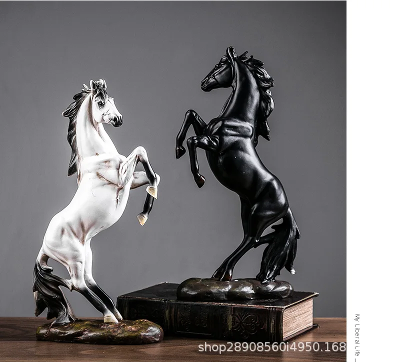 Новая статуя прекрасной лошади, имитация маленькой смолы, животные, поделки, коллекционные офисные украшения для коридора
Новая статуя прекрасной лошади, имитация маленькой смолы, животные, поделки, коллекционные офисные украшения для коридора