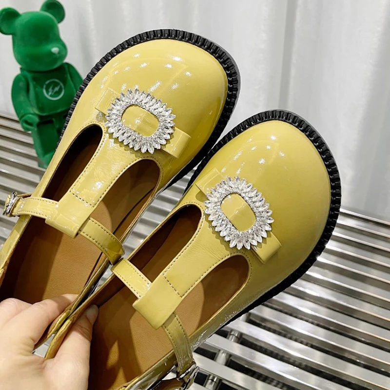 Весенняя женская обувь, ретро, лакированные кожаные лоферы, модные женские туфли с пряжкой, Новое поступление, женская обувь с круглым носко...
Весенняя женская обувь, ретро, лакированные кожаные лоферы, модные женские туфли с пряжкой, Новое поступление, женская обувь с круглым носко...