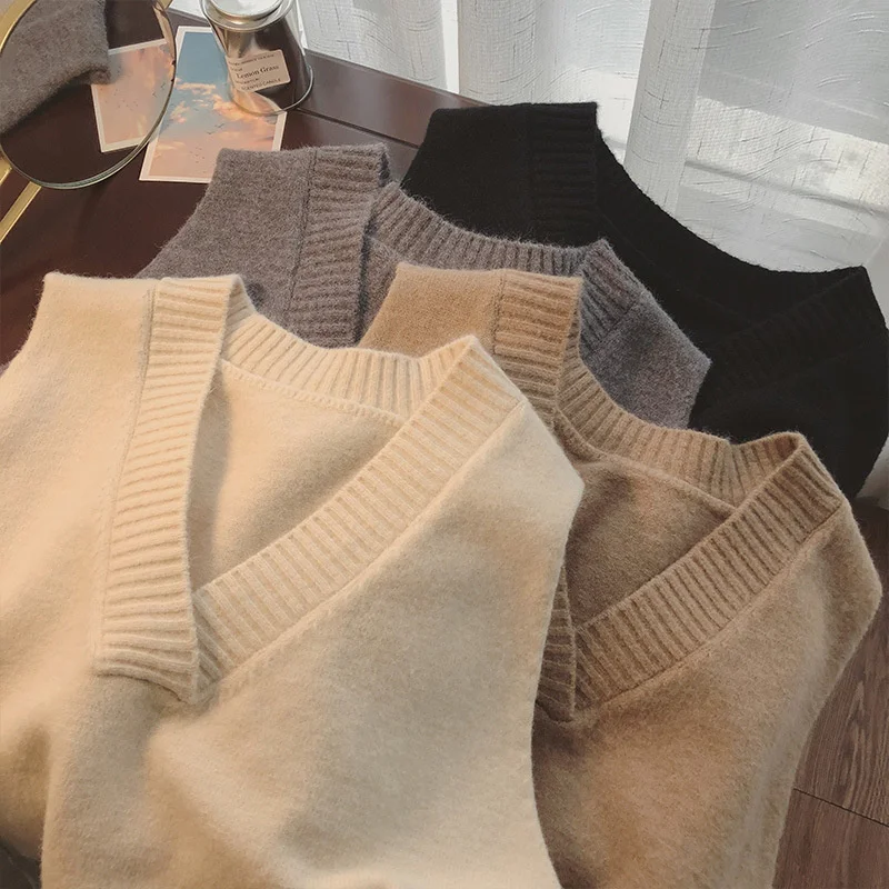 French V-neck knitted waistcoat for women in spring and autumn, loose and lazy wind waistcoat, sweater vest and early autumn
French V-neck knitted waistcoat for women in spring and autumn, loose and lazy wind waistcoat, sweater vest and early autumn