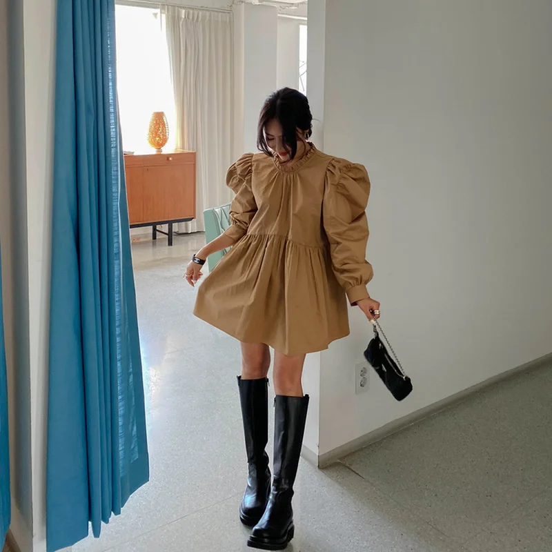ZAWAHIKI Vestidos Korean Vintage Solid A-line Woman Dresses 2021 Spring O-neck Puff Sleeve High Waist Fashion Mini Dress
ZAWAHIKI Vestidos Korean Vintage Solid A-line Woman Dresses 2021 Spring O-neck Puff Sleeve High Waist Fashion Mini Dress