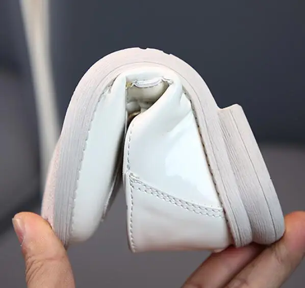 2020 Children Casual Shoes Princess Bowtie Soft Leather Sport Shoes Fashion Vintage Leather Martin Boots Girls Dance Sneakers
2020 Children Casual Shoes Princess Bowtie Soft Leather Sport Shoes Fashion Vintage Leather Martin Boots Girls Dance Sneakers