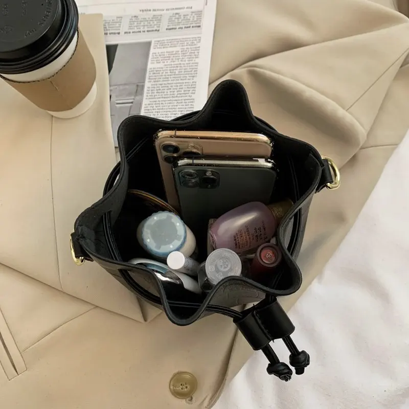 Winter Stone Pattern Bucket Bag Fashion Plush Woman Handbag Female Designer Luxury Shoulder Bag Leather Mini Crossbody Bag Purse
Winter Stone Pattern Bucket Bag Fashion Plush Woman Handbag Female Designer Luxury Shoulder Bag Leather Mini Crossbody Bag Purse