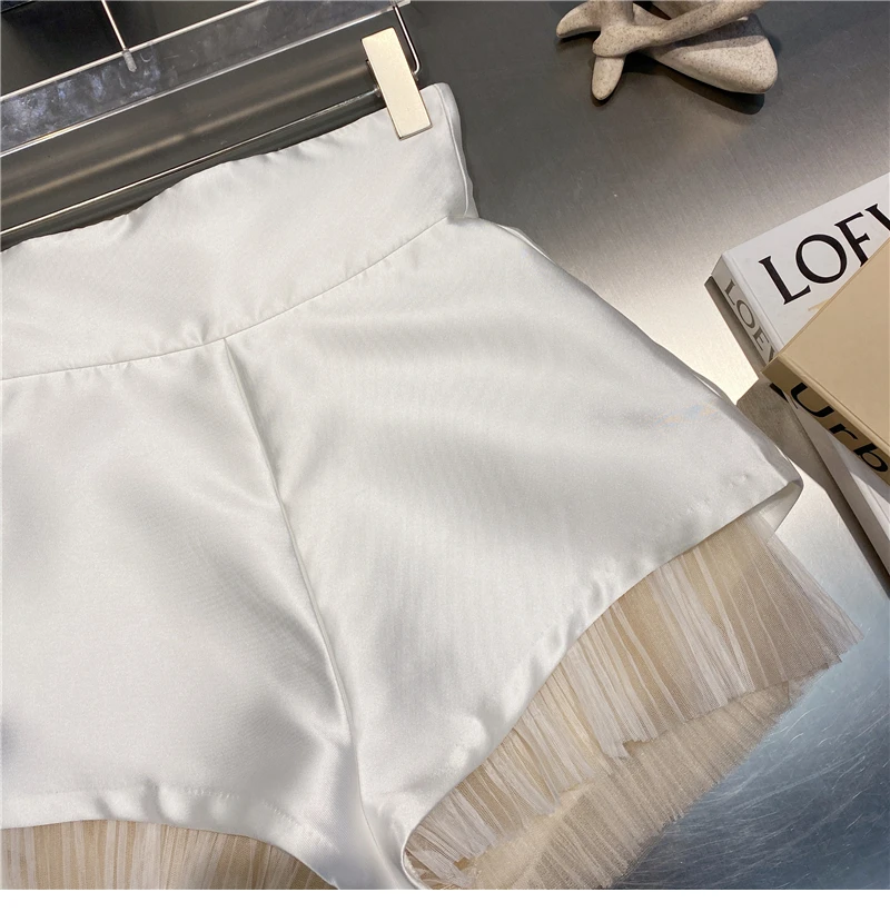 Fashion Women's Shorts 2021 Summer New Mesh Stitching Lining Exposed Design High Waist Slim Wide Leg Shorts Femme
Fashion Women's Shorts 2021 Summer New Mesh Stitching Lining Exposed Design High Waist Slim Wide Leg Shorts Femme
