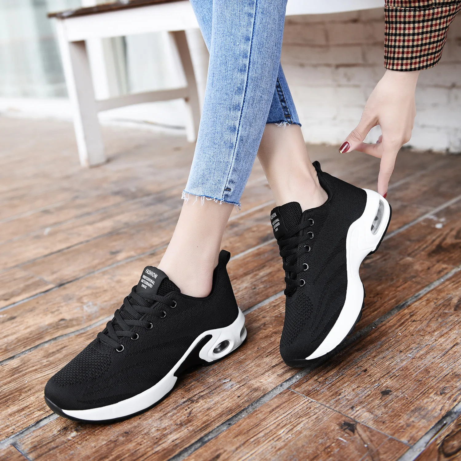 Fashion Ladies Sneakers Breathable Mesh Air Cushion Fitness Outdoor Jogging Shoes Damping Non-slip Casual Women's Flat Shoes New
Fashion Ladies Sneakers Breathable Mesh Air Cushion Fitness Outdoor Jogging Shoes Damping Non-slip Casual Women's Flat Shoes New