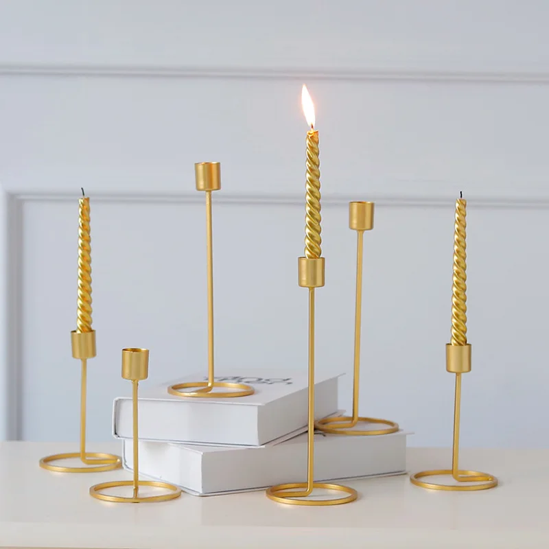 Nordic iron candlestick set gold candle table European table decoration pratos de jantar
Nordic iron candlestick set gold candle table European table decoration pratos de jantar