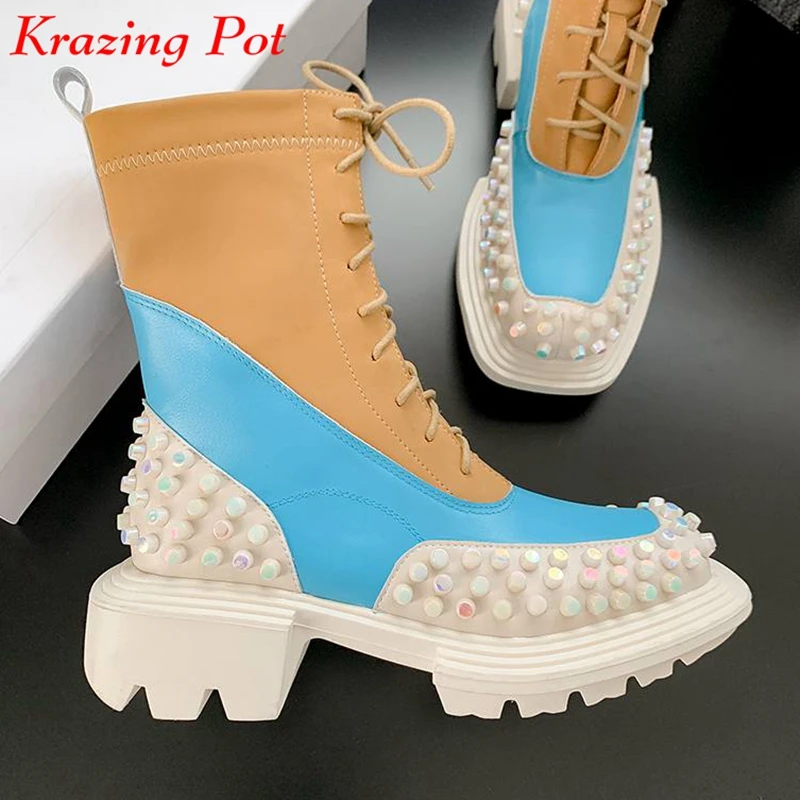Krazing Pot cow leather western boots luxury winter keep warm lace up mixed color med heels rivets strange leisure ankle boots
Krazing Pot cow leather western boots luxury winter keep warm lace up mixed color med heels rivets strange leisure ankle boots