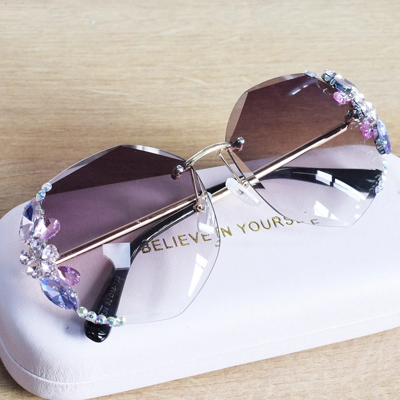 2021 new frameless polygonal diamond flower sunglasses for women round face irregular face sunglasses for women
2021 new frameless polygonal diamond flower sunglasses for women round face irregular face sunglasses for women