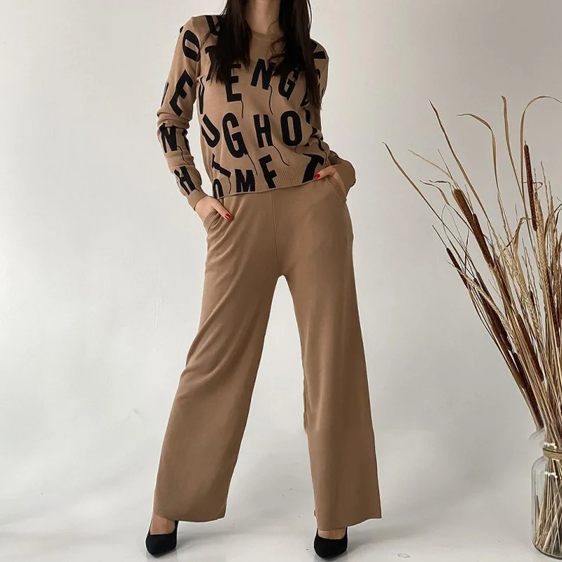 High Quality Fall Winter Knitted Two Piece Set Women Letter Printed Pullover Sweater + Wide Leg Pant Suits Loose Casual 2pcs Set
High Quality Fall Winter Knitted Two Piece Set Women Letter Printed Pullover Sweater + Wide Leg Pant Suits Loose Casual 2pcs Set