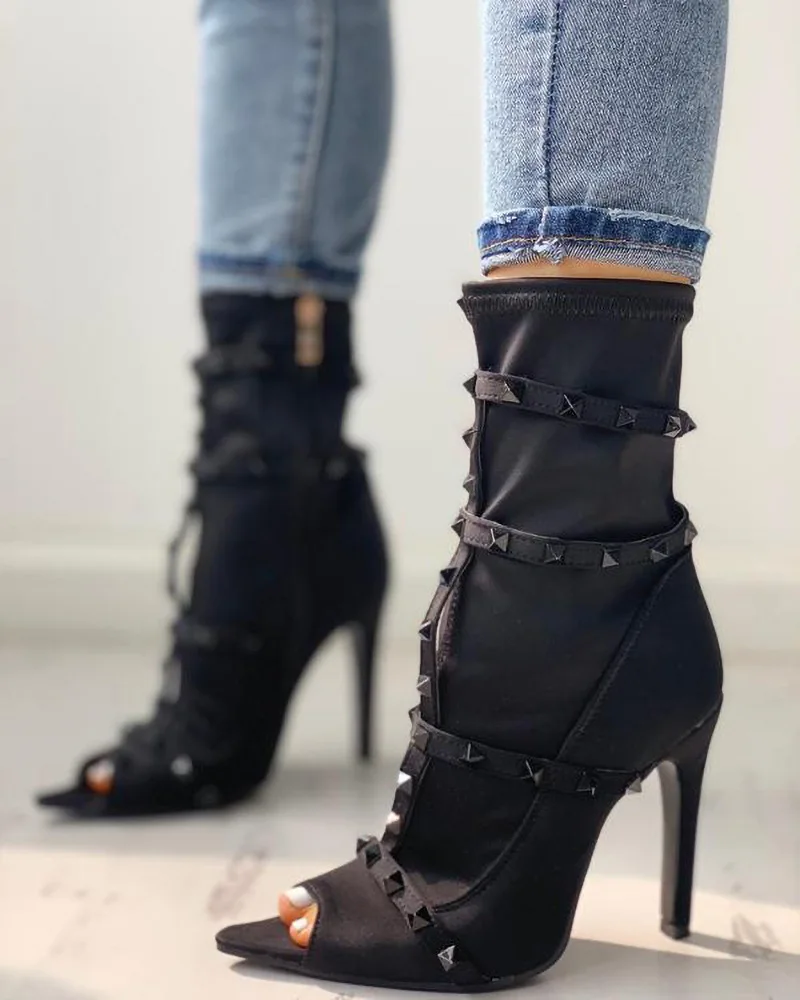 Fashion Peep Toe Black Ankle Boots 2021 Women Sexy Thin High Heel Rivet Short Boots Female None-woven New Shoes
Fashion Peep Toe Black Ankle Boots 2021 Women Sexy Thin High Heel Rivet Short Boots Female None-woven New Shoes