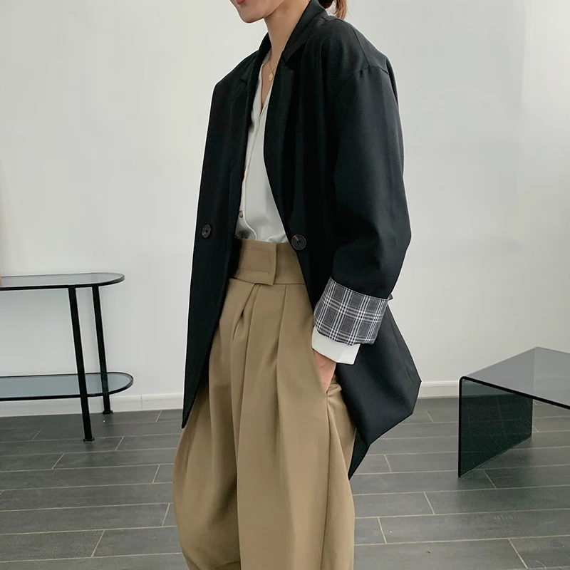 SHENGPALAE Temperament Gray Blazer Women's Autumn 2021 New Notched Loose Double Breasted Plaod Spliced Long Sleeve Suit Coat
SHENGPALAE Temperament Gray Blazer Women's Autumn 2021 New Notched Loose Double Breasted Plaod Spliced Long Sleeve Suit Coat