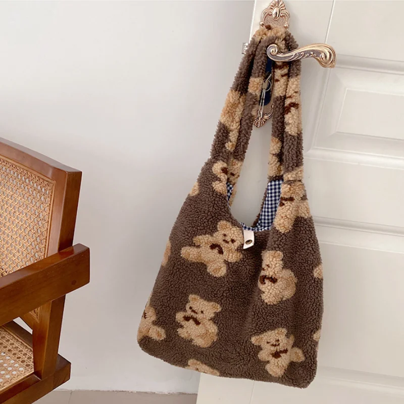 Cute Bear Women's Plush Shoulder Bag Faux Lamb Wool Girls Student Book Tote Handbags Large Capacity Female Underarm Vest Bags
Cute Bear Women's Plush Shoulder Bag Faux Lamb Wool Girls Student Book Tote Handbags Large Capacity Female Underarm Vest Bags