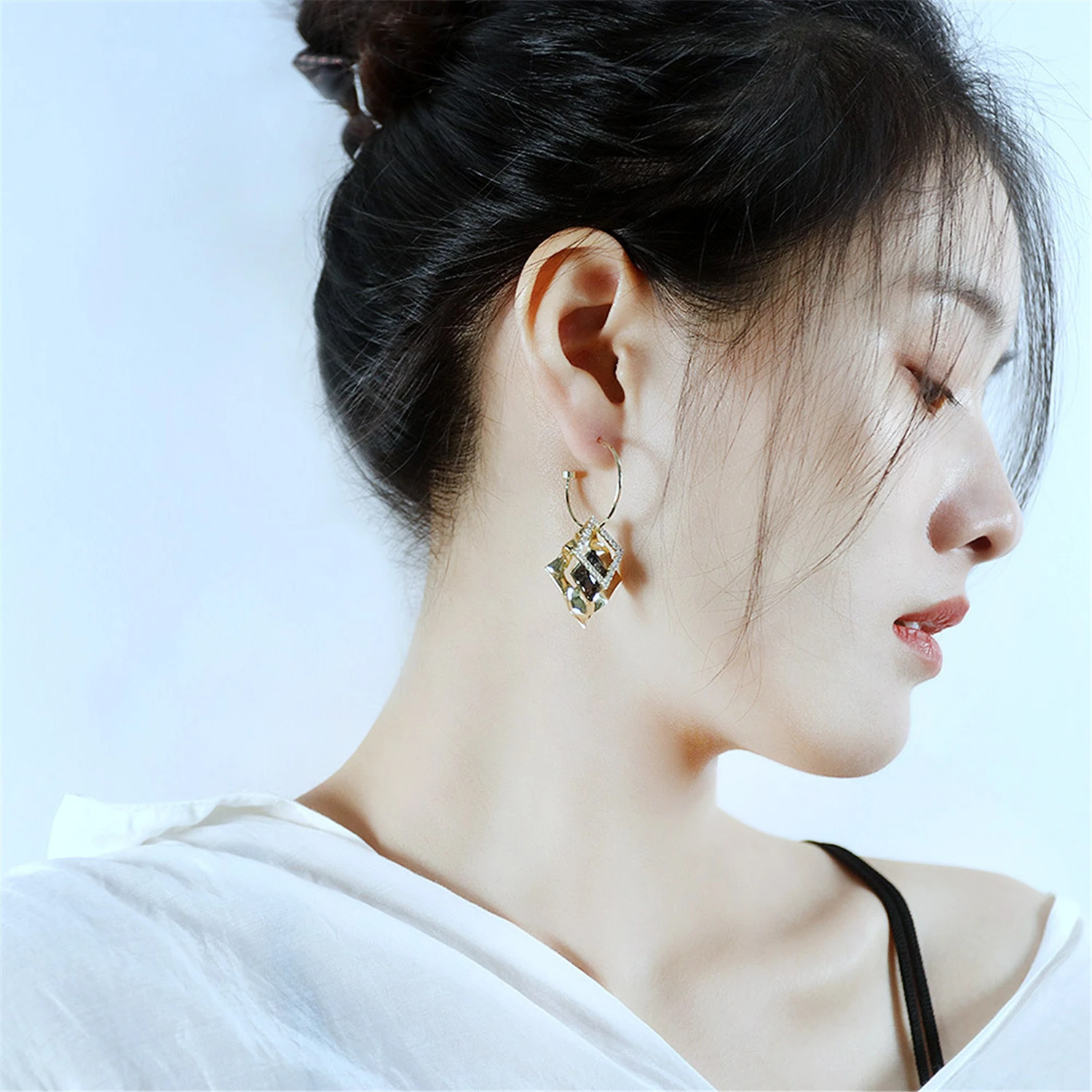 Korean Fashion Lrregular Geometry Earrings For Women Cold Personality Set Zircon Luxury Unusual Copper Gold Earrings Jewelry
Korean Fashion Lrregular Geometry Earrings For Women Cold Personality Set Zircon Luxury Unusual Copper Gold Earrings Jewelry