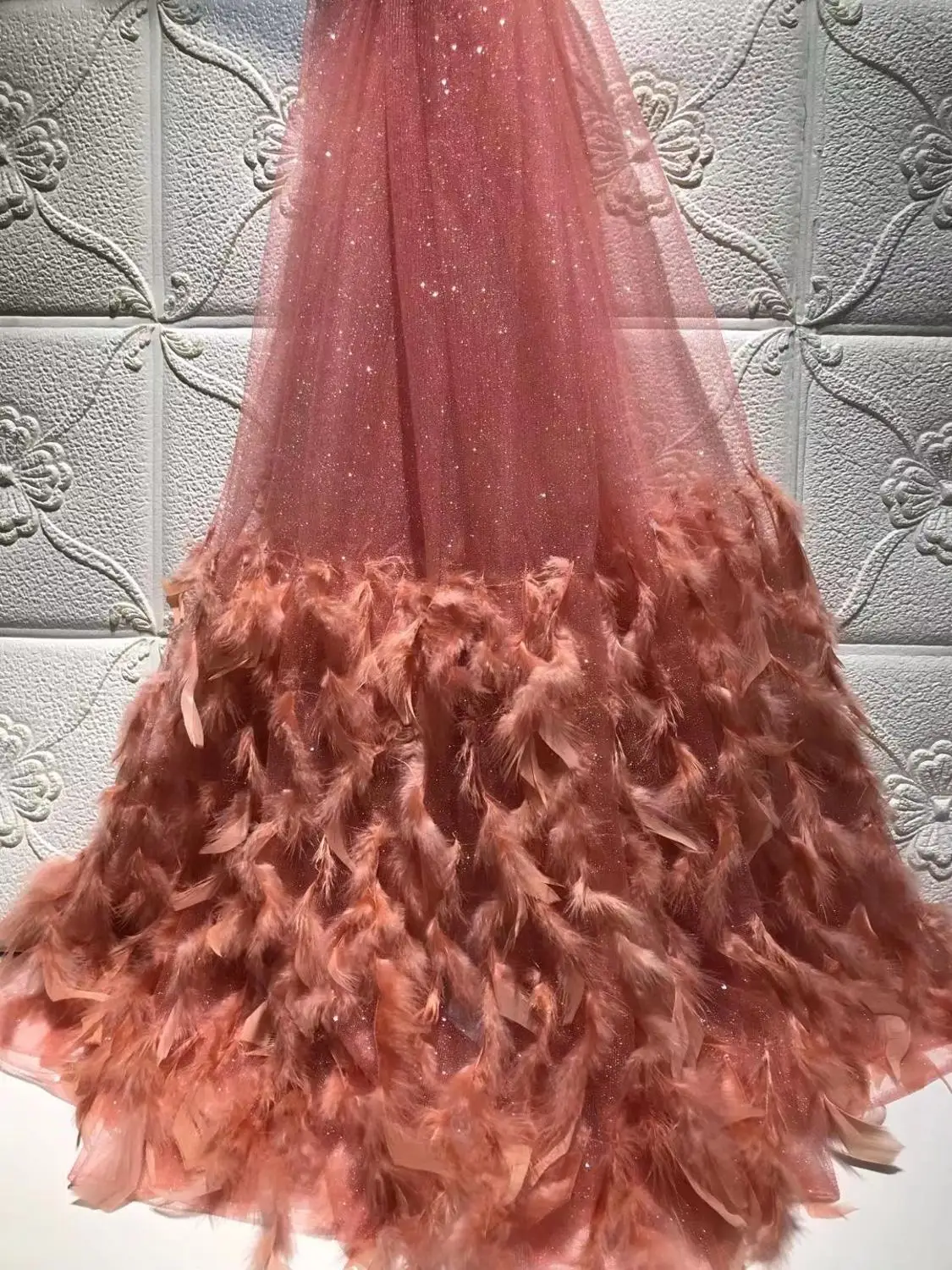 High quality beautiful red feather embroidery French lace fabric, high quality feather embroidery tulle garment fabric FZ917
High quality beautiful red feather embroidery French lace fabric, high quality feather embroidery tulle garment fabric FZ917