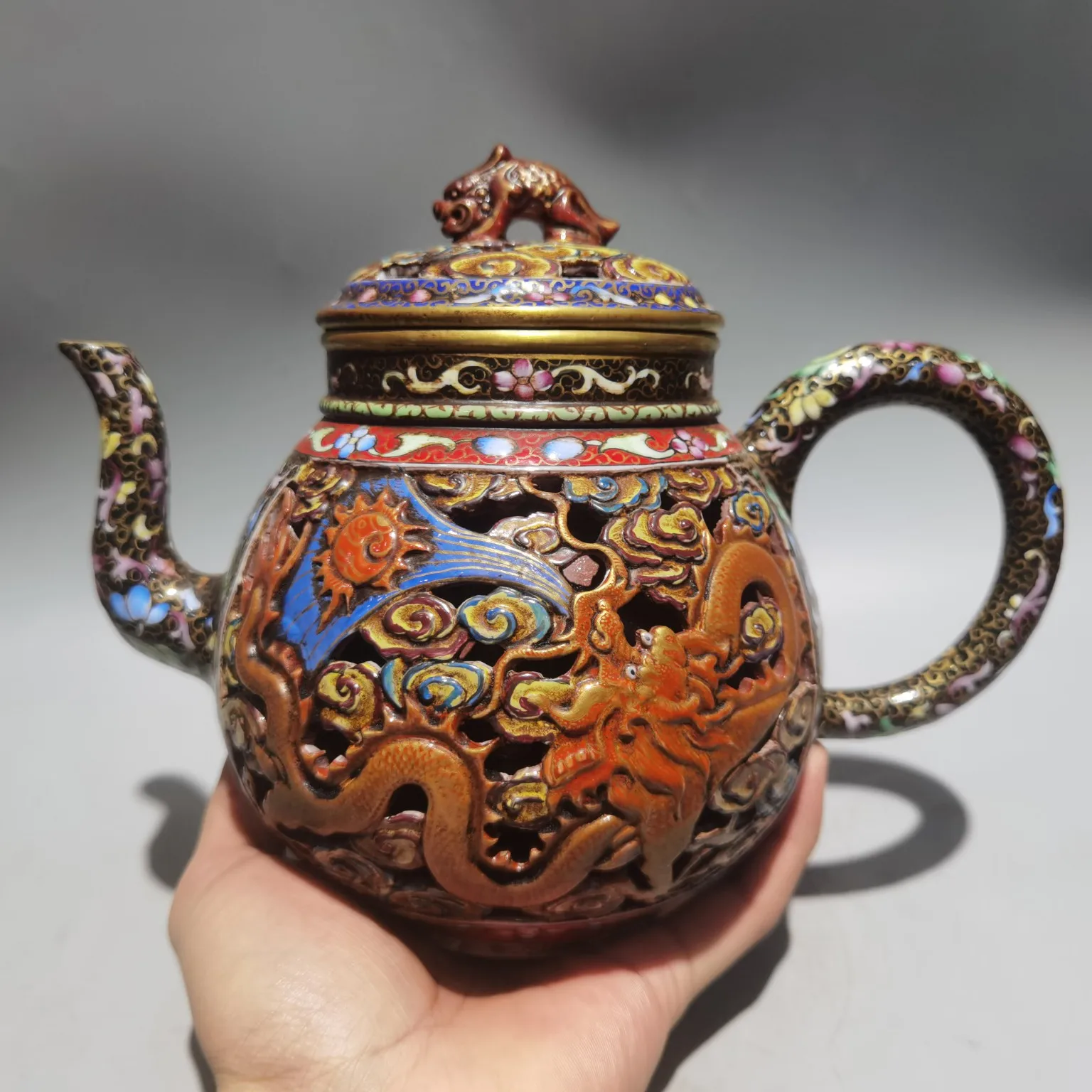 Керамика Yixing Zisha 9 дюймов, ручная работа, вырезной контур из золотистой эмали, горшок с драконом, необработанная руда, красный грязевой чайни...
Керамика Yixing Zisha 9 дюймов, ручная работа, вырезной контур из золотистой эмали, горшок с драконом, необработанная руда, красный грязевой чайни...