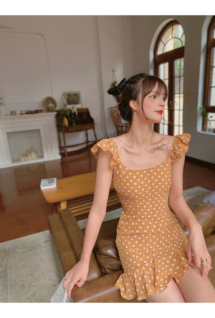 Summer Polka Dot French Retro Fairy High Waist Fishtail Dress Backless off-Shoulder Chiffon Sling Short Skirt Dress Kawaii
Summer Polka Dot French Retro Fairy High Waist Fishtail Dress Backless off-Shoulder Chiffon Sling Short Skirt Dress Kawaii