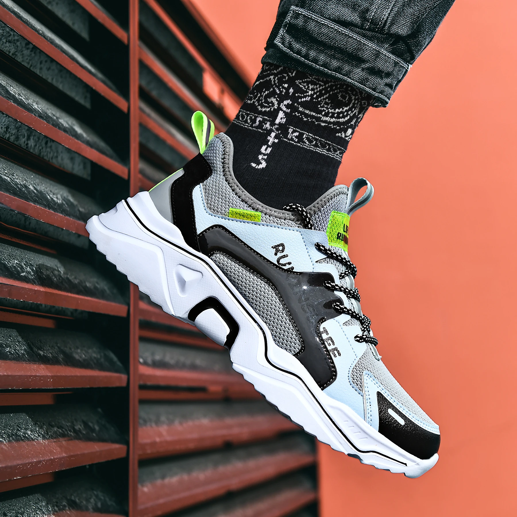 Autumn Hot Outdoor Light Men Sport Shoes Breathable Fitness Running Shoes Trend Lace-up Men Sneakers Non-slip Brand Men Shoes
Autumn Hot Outdoor Light Men Sport Shoes Breathable Fitness Running Shoes Trend Lace-up Men Sneakers Non-slip Brand Men Shoes
