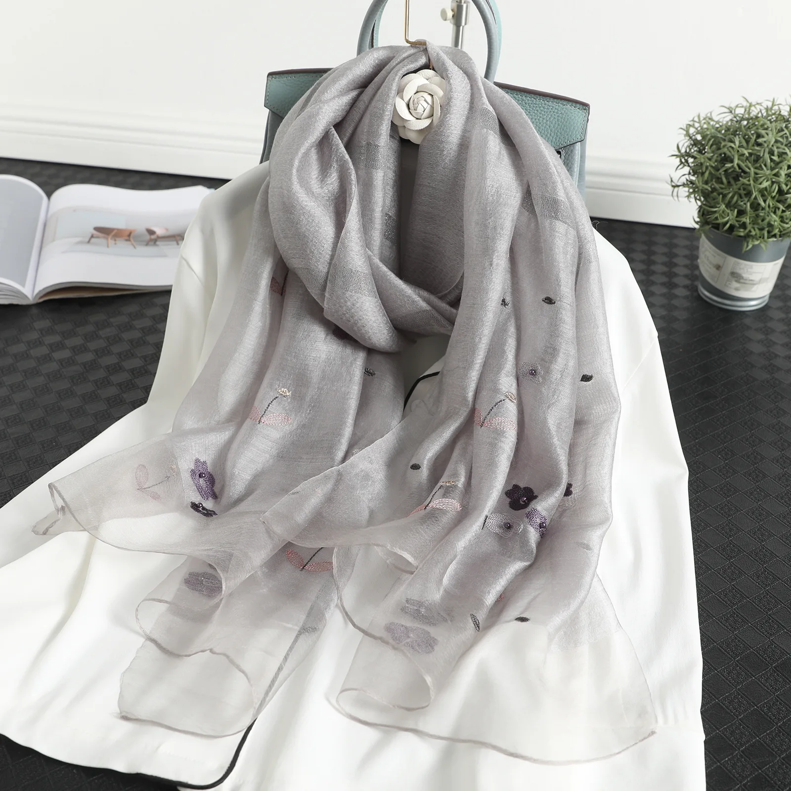 12 Silk Wool Embroidered Silk Scarf Women's Mulberry Silk Women's Warm Embroidery Versatile Sunscreen Shawl Manufacturer Wholes
12 Silk Wool Embroidered Silk Scarf Women's Mulberry Silk Women's Warm Embroidery Versatile Sunscreen Shawl Manufacturer Wholes