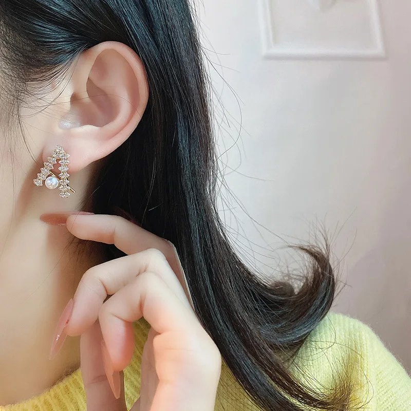 XIAOBOACC Korean Fashion Stud Earring Letter A Zircon Pearl Delicate Graceful Personality Women Jewelry Free Shipping
XIAOBOACC Korean Fashion Stud Earring Letter A Zircon Pearl Delicate Graceful Personality Women Jewelry Free Shipping