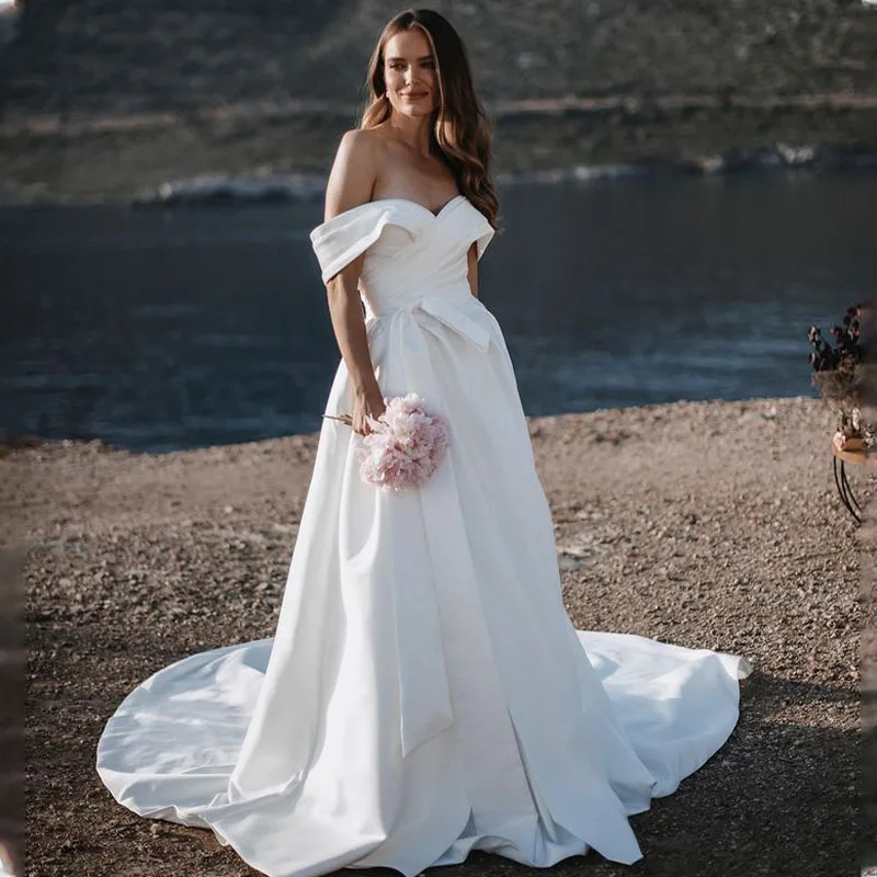 White Off Shoulder Satin Wedding Dresses Sweetheart Boho Beach Boho Vestido Noiva 2022 Custom Made Long Train
White Off Shoulder Satin Wedding Dresses Sweetheart Boho Beach Boho Vestido Noiva 2022 Custom Made Long Train