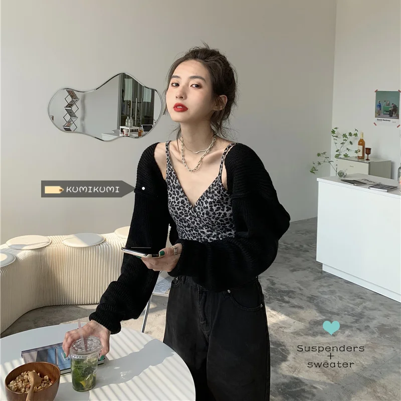 Black Short Long Sleeve T-shirt Jacket Women's Korean Summer Design Sweater Small Cardigan Folding Top
Black Short Long Sleeve T-shirt Jacket Women's Korean Summer Design Sweater Small Cardigan Folding Top
