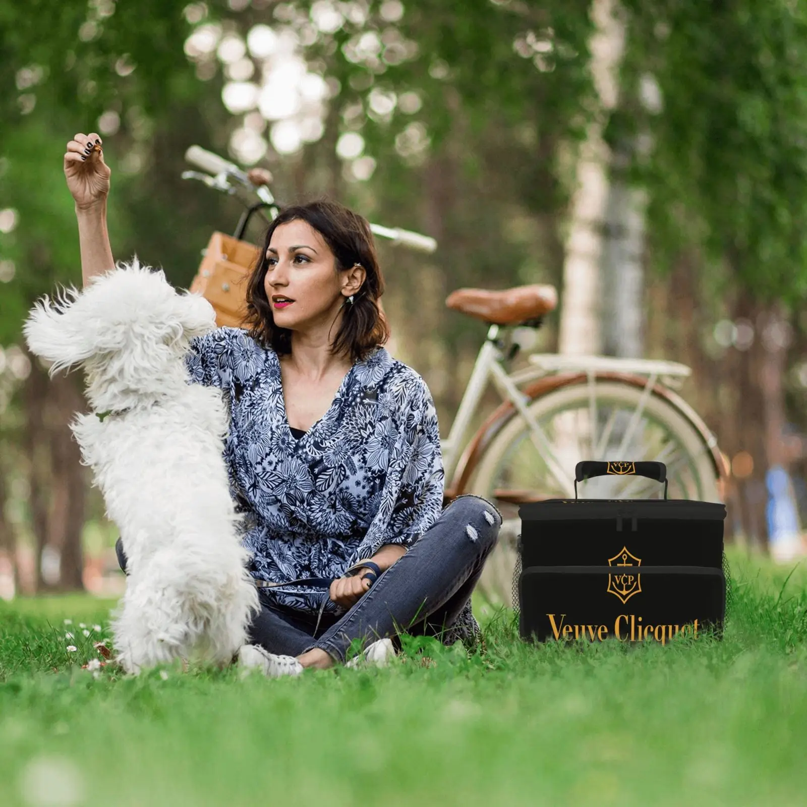 Veuve Clicquot Moet & Chandon Champagne Picnic Bag Large Capacity Luxury Lunch Bag Family Pack Refrigerated Shopping Bag_vcwcb37
Veuve Clicquot Moet & Chandon Champagne Picnic Bag Large Capacity Luxury Lunch Bag Family Pack Refrigerated Shopping Bag_vcwcb37