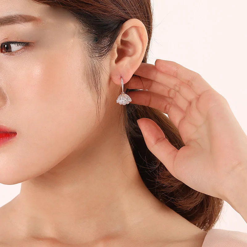 Trendy AAA Zirconia Silver plating Shell Drop Earrings Pave Full Cz Crystal Gold Ocean Pearl Earrings For Women Jewelry2020
Trendy AAA Zirconia Silver plating Shell Drop Earrings Pave Full Cz Crystal Gold Ocean Pearl Earrings For Women Jewelry2020
