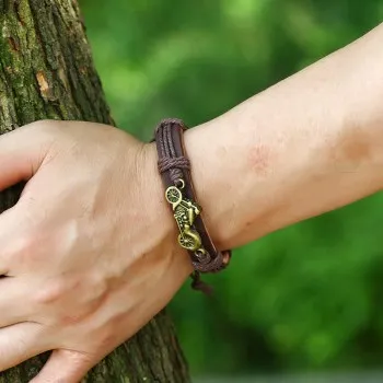 Simple retro braided cowhide bracelet cross-border supply jewelry wholesale alloy motorcycle leather men's bracelet B01775
Simple retro braided cowhide bracelet cross-border supply jewelry wholesale alloy motorcycle leather men's bracelet B01775