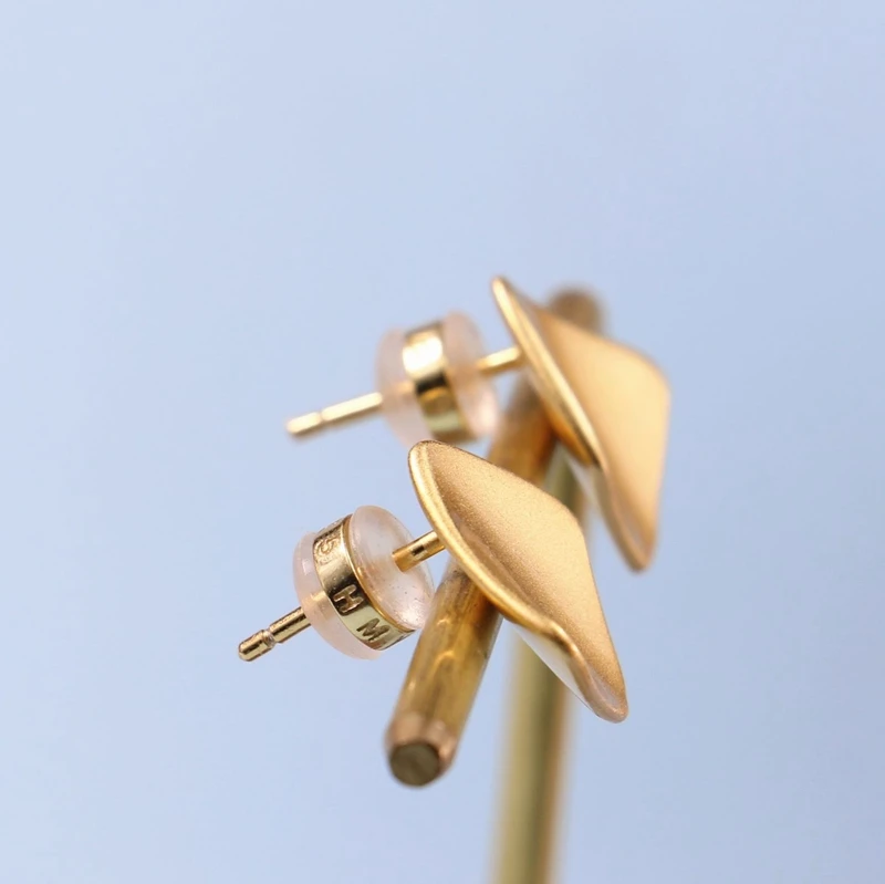 Diamond sandblasted style earrings material electroplated K gold fine made 925 sterling silver HM017
Diamond sandblasted style earrings material electroplated K gold fine made 925 sterling silver HM017