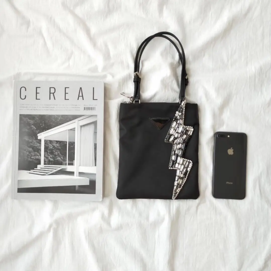 Luxury Handbags Women Diamond Shopping Bag Famous Chain Lightening Female Vintage Crossbody Bucket Bag Shoulder Bag
Luxury Handbags Women Diamond Shopping Bag Famous Chain Lightening Female Vintage Crossbody Bucket Bag Shoulder Bag